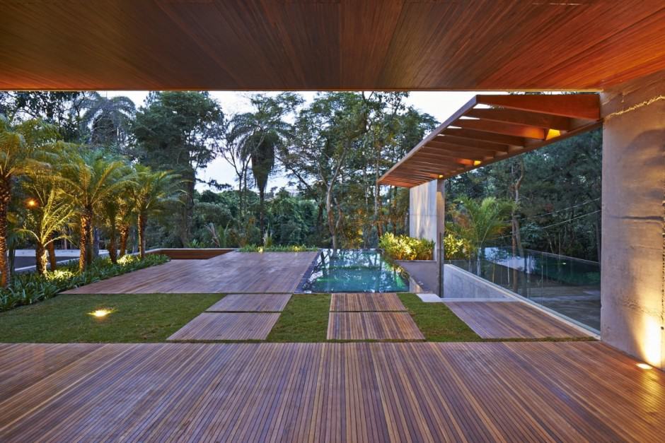 brazil-house-with-luxe-garden-and-outdoor-living-layout-6.jpg