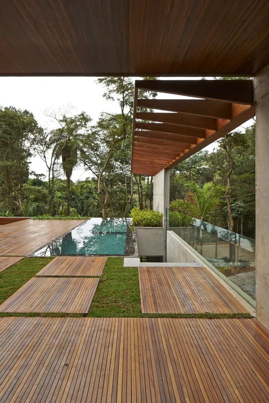 brazil house with luxe garden and outdoor living layout 9