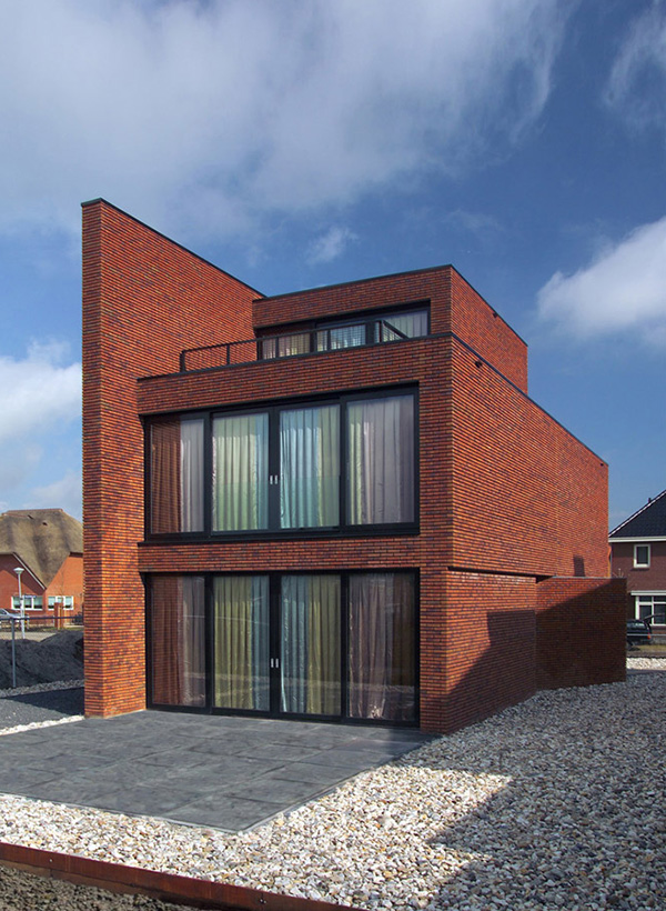 brick-wall-house-minimalist-style-9.jpg