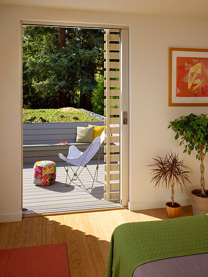 bright-modern-home-efficient-design-6.jpg