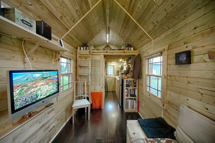 cabin-style-compact-washington-mobile-home-for-two-8-view-towards-kitchen.jpg