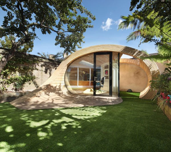 compact curled wood house 3 Compact Curled Wood House makes a sculptural, functional garden feature