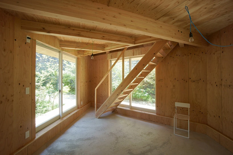 compact-diamond-shaped-house-plan-yuji-tanabe-11-stair-room.jpg