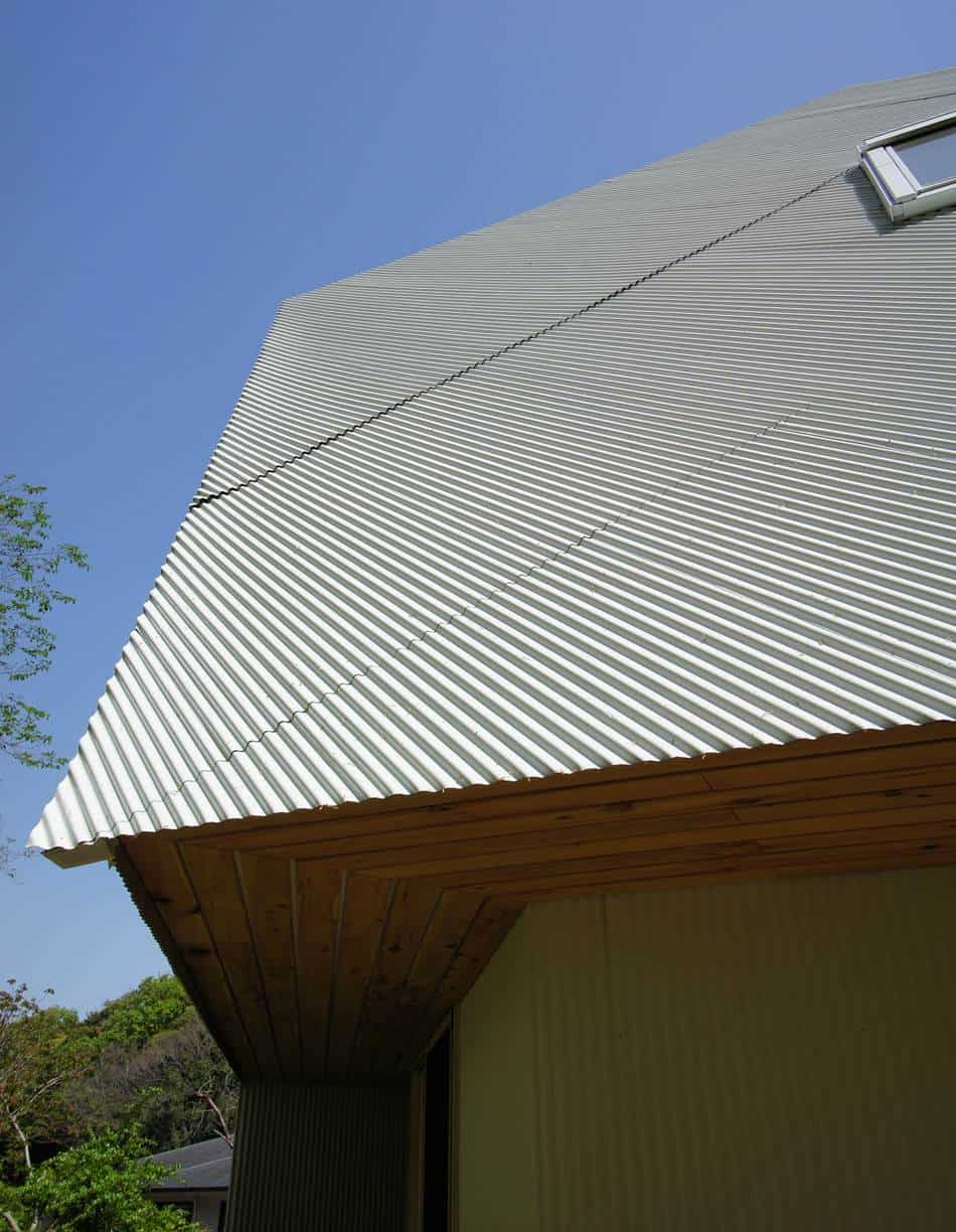compact-diamond-shaped-house-plan-yuji-tanabe-9-roof-detail.jpg