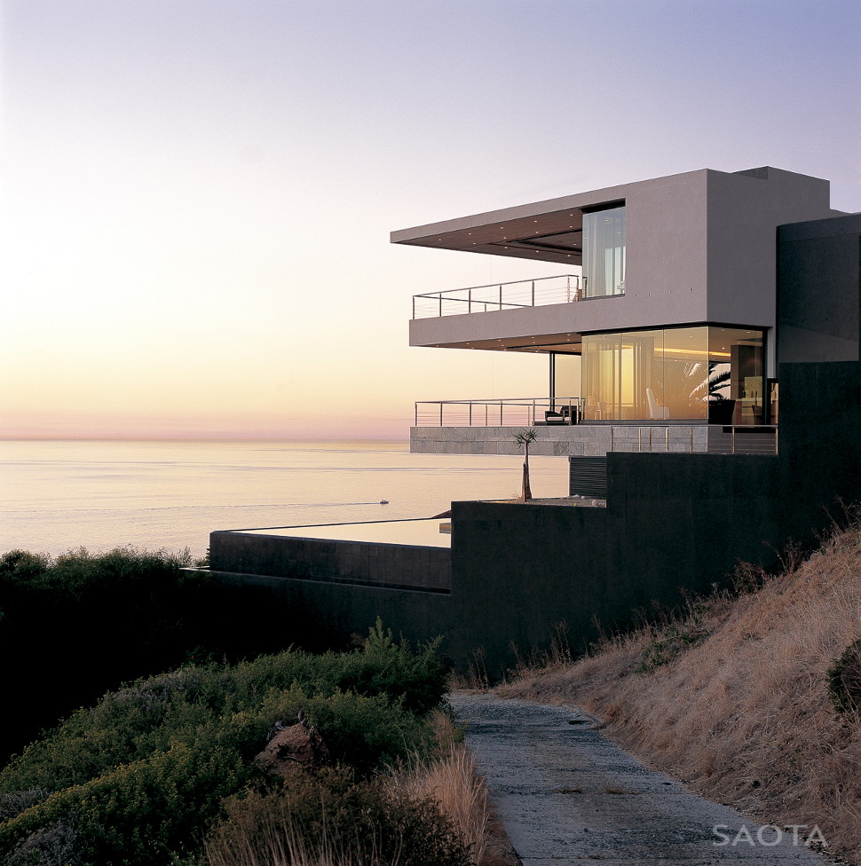Contemporary coastal house made for family living, entertaining and views
