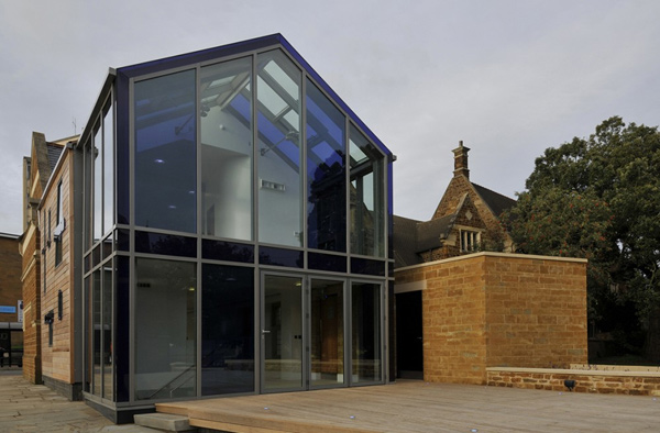 contemporary english house plans 2 Contemporary English House Architecture in Glass