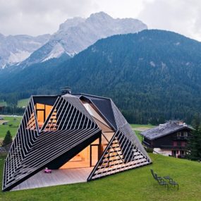 Contemporary Renovation of a Mountain Residence by Plasma Studio