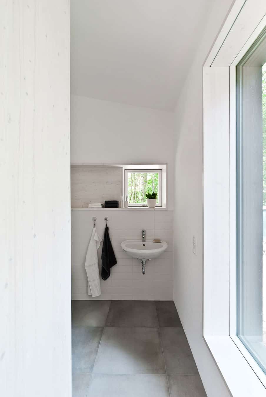 cozy asymmetrical home with wood variety 17 bathroom