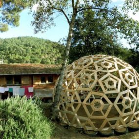DIY Wooden Dome Built From Pallets