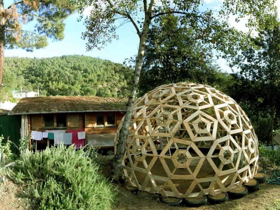 diy-wooden-dome-built-from-pallets-1-full.jpg
