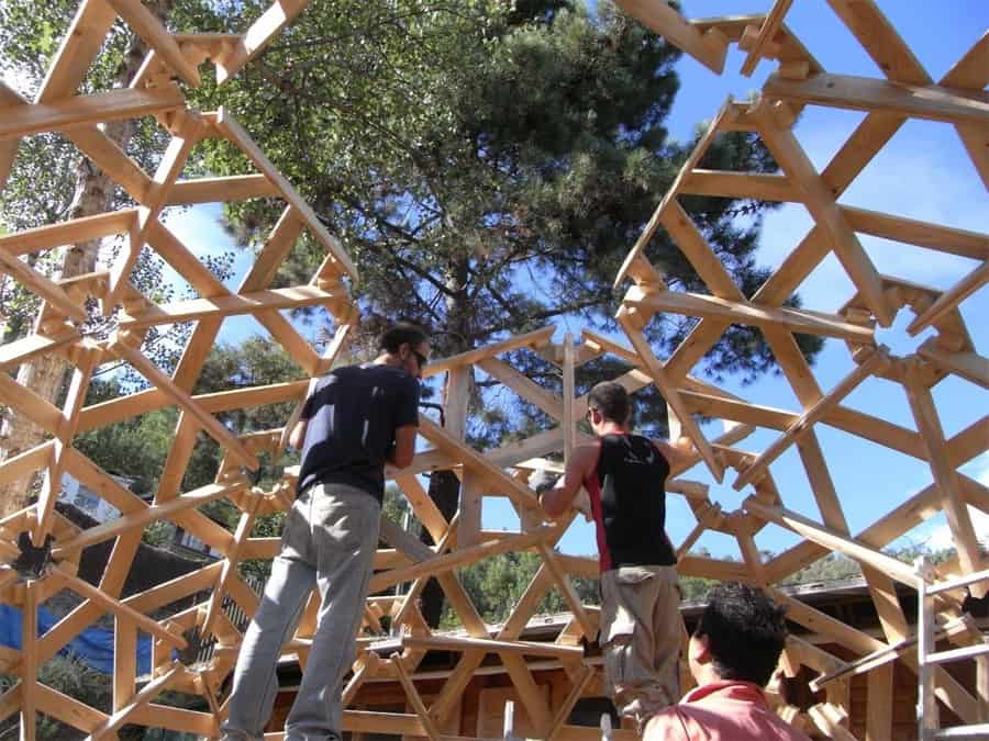 diy wooden dome built from pallets 3 construction top