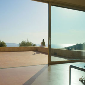 Movable Walls Home in Corsica – open concept floor plan