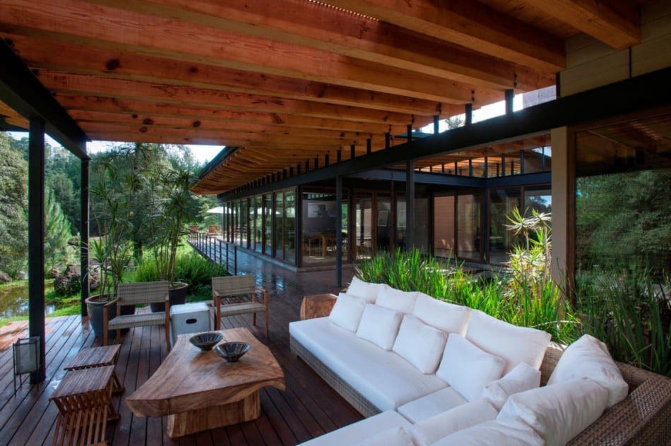forest-house-brings-indoors-out-through-glass-walls-terraces-14.jpg