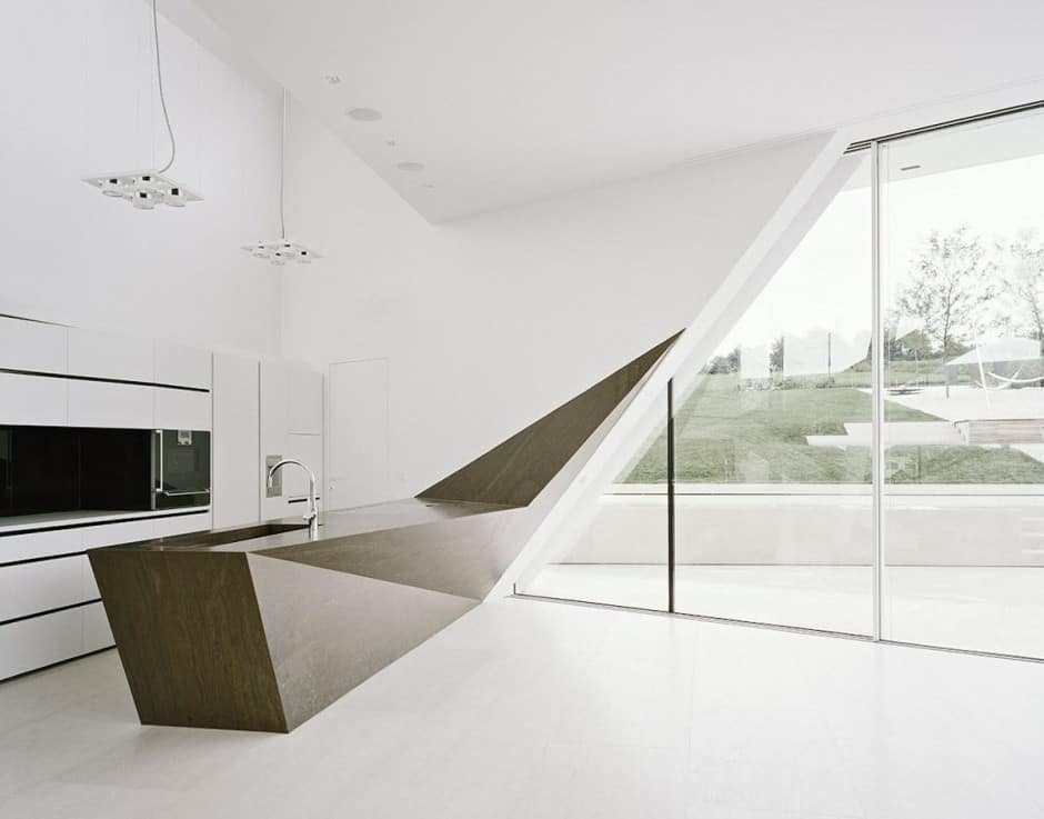 futuristic-home-with-multi-faceted-shape-and-minimalist-aesthetic-7.jpg