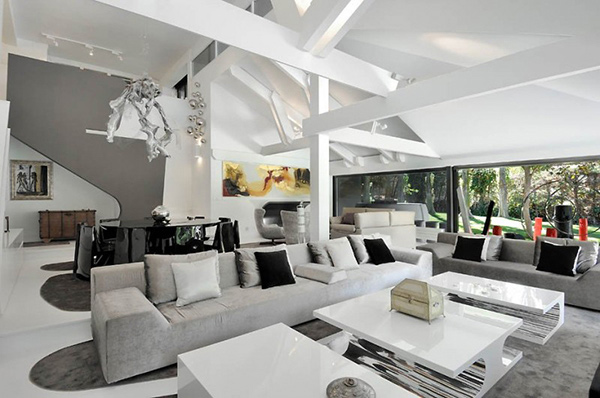 futuristic-house-where-contemporary-art-meets-modern-living-3.jpg