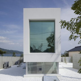 Modern Minimalist Weekend House in Japan