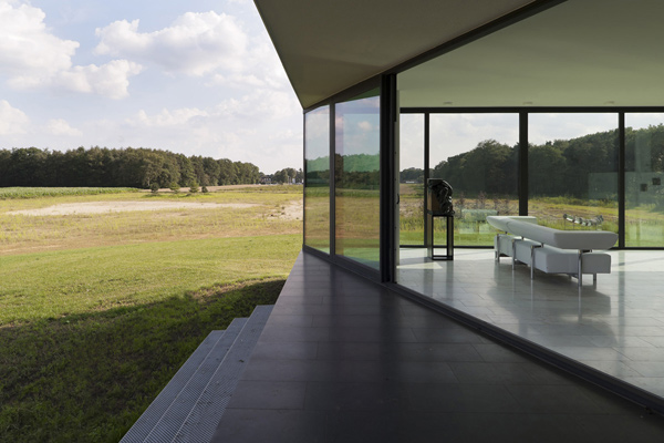 glass-countryside-home-sustainable-10.jpg