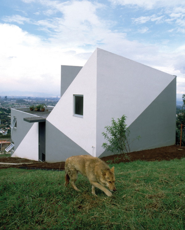 house on a slope 1 Modern Mexican Homes – Architectural Innovation in 3D