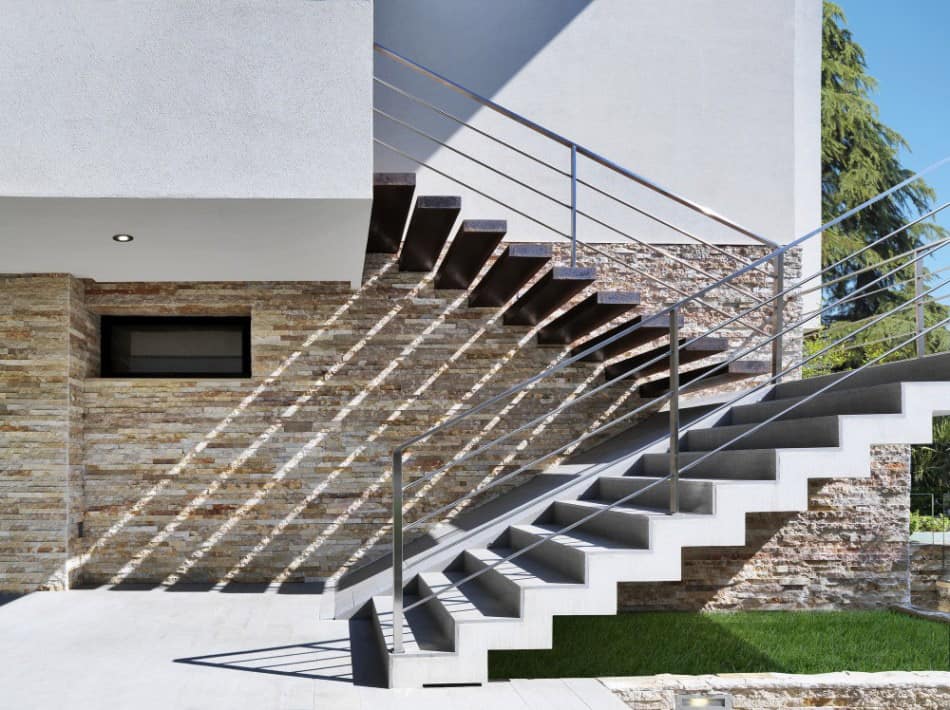 italian-maze-house-with-geometric-exterior-sliding-interior-walls-13.jpg