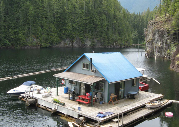 lutz floating cabin 1 Sustainable Floating Cabin in Beautiful British Columbia