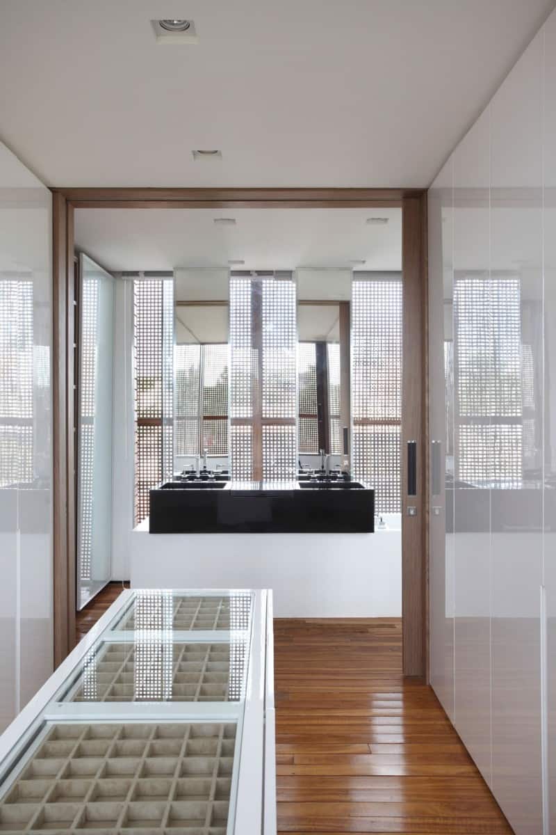 minimally-built-home-striking-public-private-spaces-26-closet-bathroom.jpg