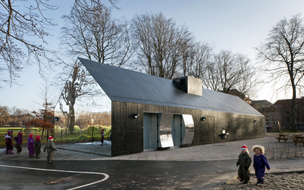 mirrored funhouse gets playful in copenhagen park 1 Mirror Walls House gets playful in Copenhagen park