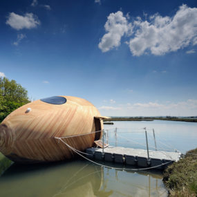 A Mobile Aquatic Pod Home For Ultra-Minimal Living