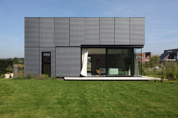 modern-aluminum-home-ever-changing-facade-interior-2.jpg