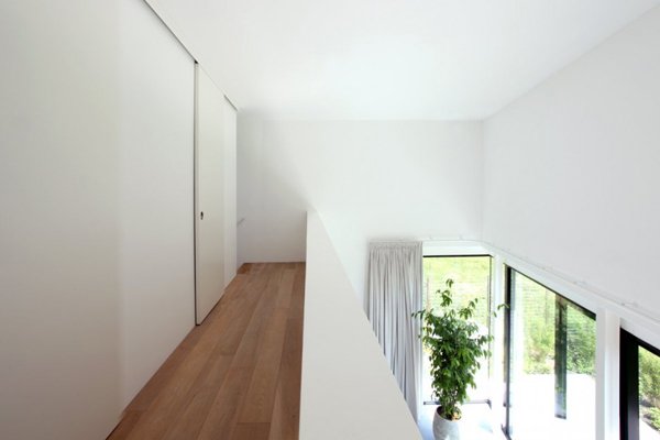 modern-aluminum-home-ever-changing-facade-interior-7.jpg