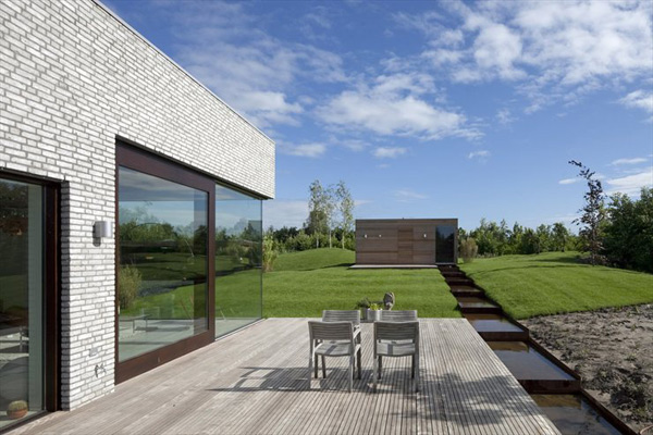 modern netherlands villa with glass walls 6