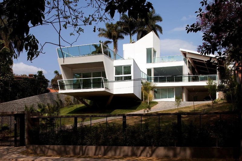 modern-resort-style-home-of-geometry-and-glass-1.jpg