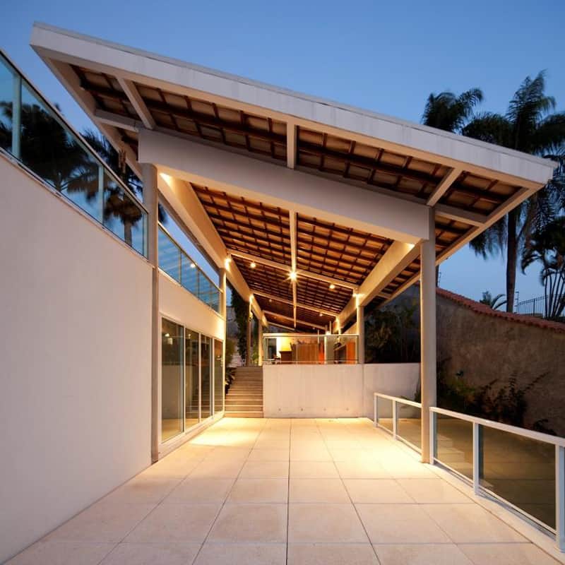 modern-resort-style-home-of-geometry-and-glass-11.jpg