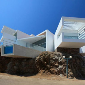 Modern Waterfront Home Designs: Architectural Star in Peru