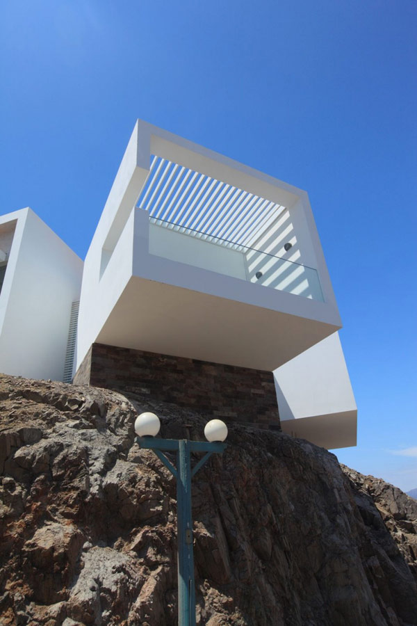 modern waterfront home designs 2 Modern Waterfront Home Designs: Architectural Star in Peru