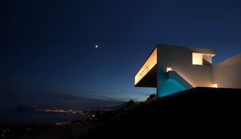 monolithic house suspended above the sea 10