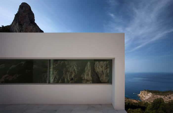 monolithic house suspended above the sea 13