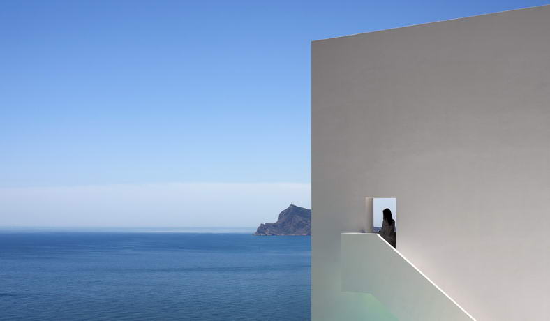 monolithic-house-suspended-above-the-sea-3.jpg