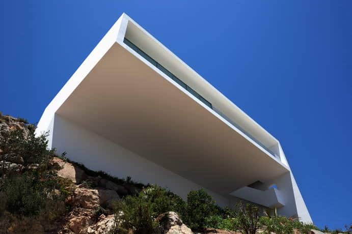 monolithic house suspended above the sea 4