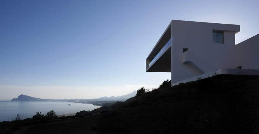 monolithic house suspended above the sea 6