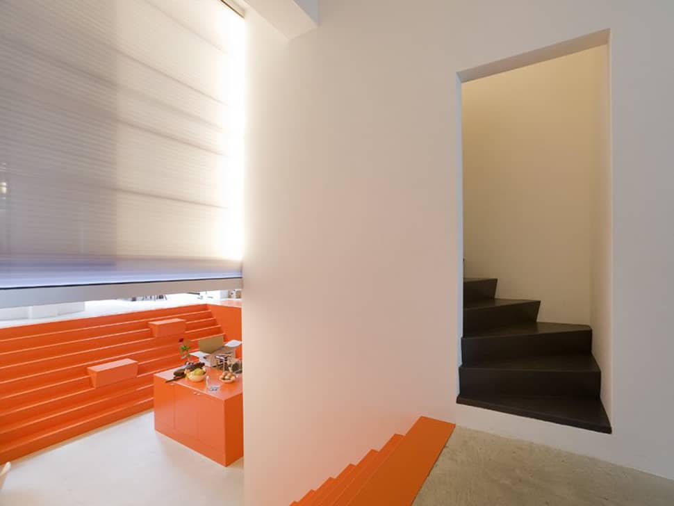 netherlands house with dugout level and floating lightbox inside 10