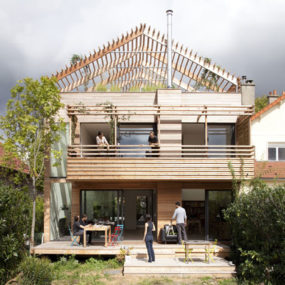 Open Roof House: Sustainable Wood Architecture with Style