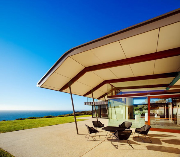 Outdoor Living Beach House on Australia Coast