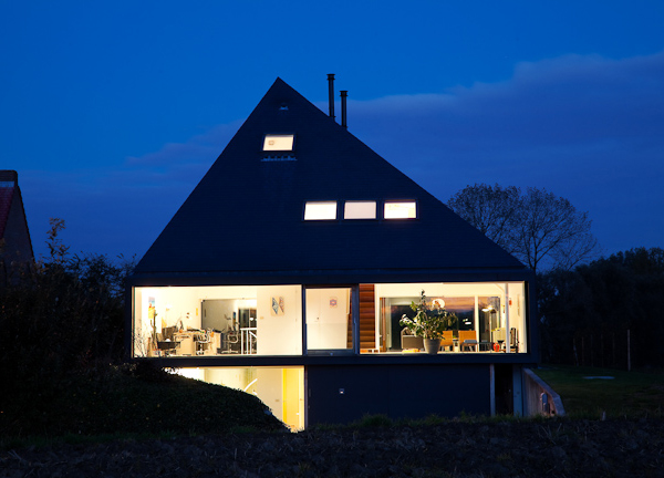 pyramid-house-design-10.jpg
