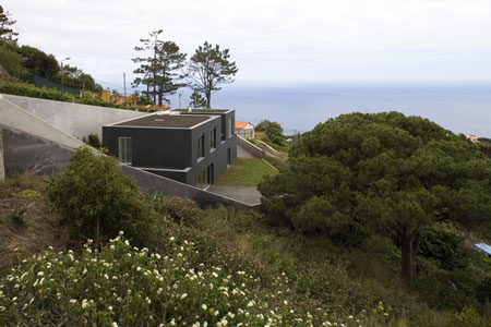 seaside home design paulo david 1 Seaside Home Design in Portugal   simply black and white