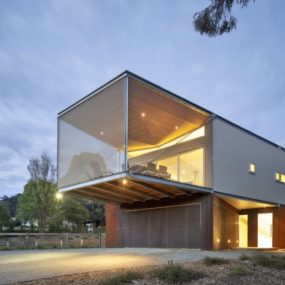 Seaside House on Aussie Coast with Butterfly Roof
