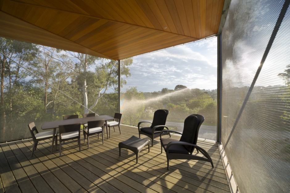 seaside house on aussie coast with butterfly roof 5