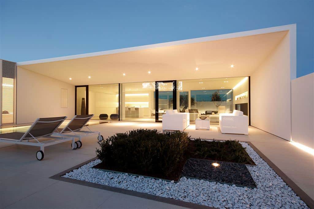 Serene White House With Walled Outdoor Space