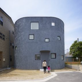 Spacious Oval-Plan Hiroshima Home Uses Light Creatively