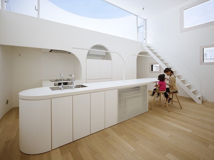 spacious-oval-plan-hiroshima-home-uses-light-creatively-11-kitchen-area.jpg