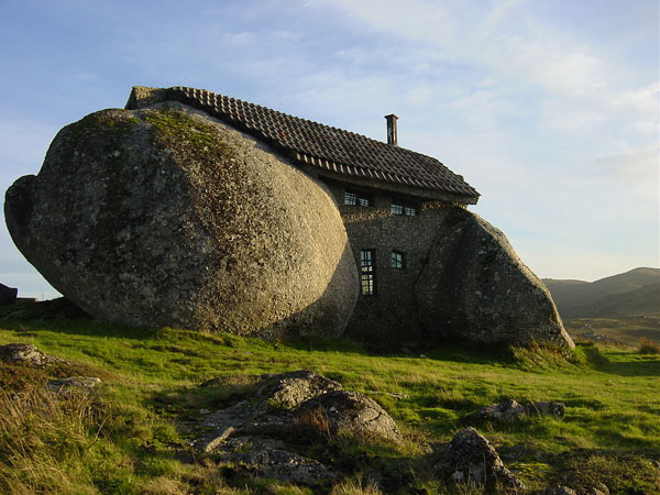stone house exterior mountain home 1 Stoneage Style House – Mountain Home in Portugal